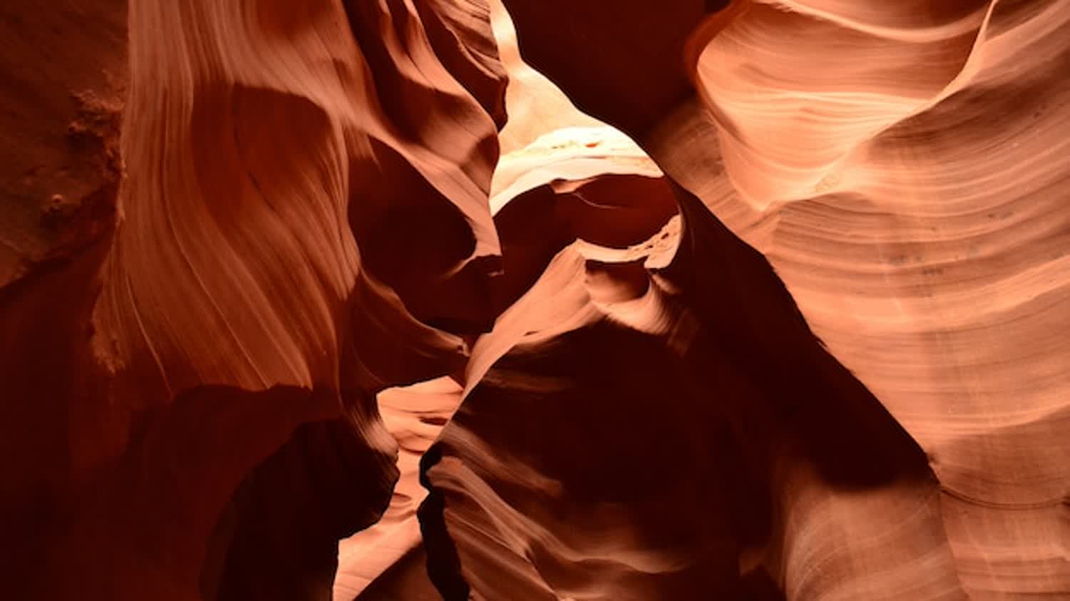 Antelope Canyon Tours From Las Vegas: Upper vs. Lower and Booking Tips