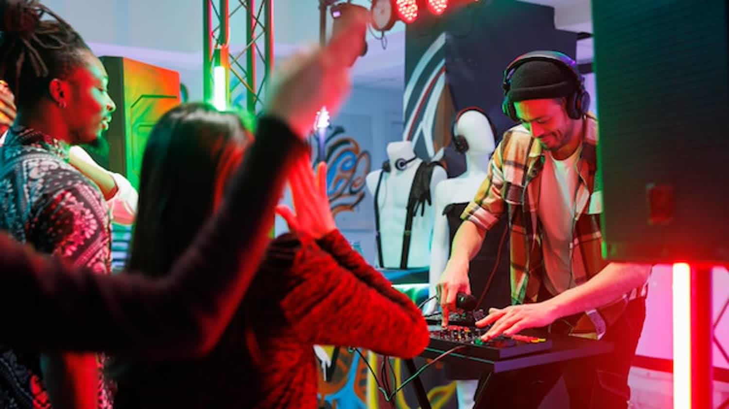 How to Get Into Vegas Clubs Free (Guest List Guide)
